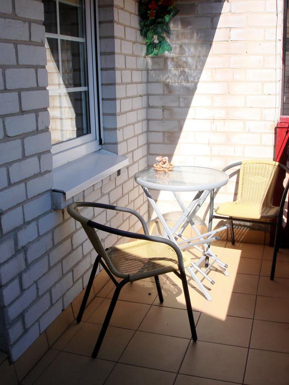 Guesthouse "Nakvyne Pas Zveja" Purvynes Street Nida Bagian luar foto