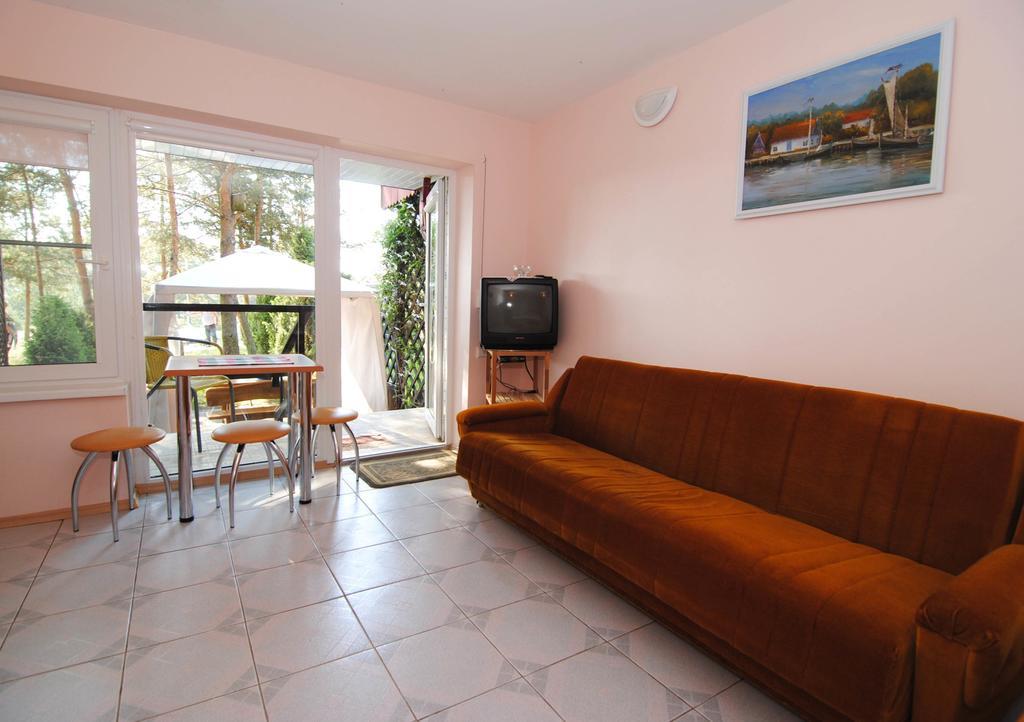 Guesthouse "Nakvyne Pas Zveja" Purvynes Street Nida Bagian luar foto